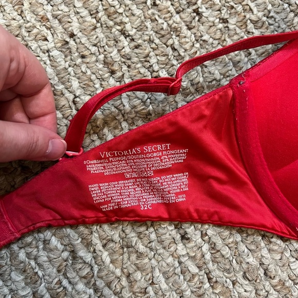 Victoria Secret lace bombshell bra - Picture 4 of 4